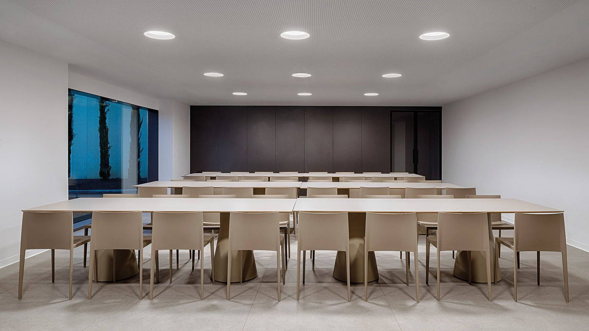 Arkoslight Deckeneinbauleuchte Deep Mini, weiss, Moderne Anwendung als Deckenleuchte in einem Konferenzraum
