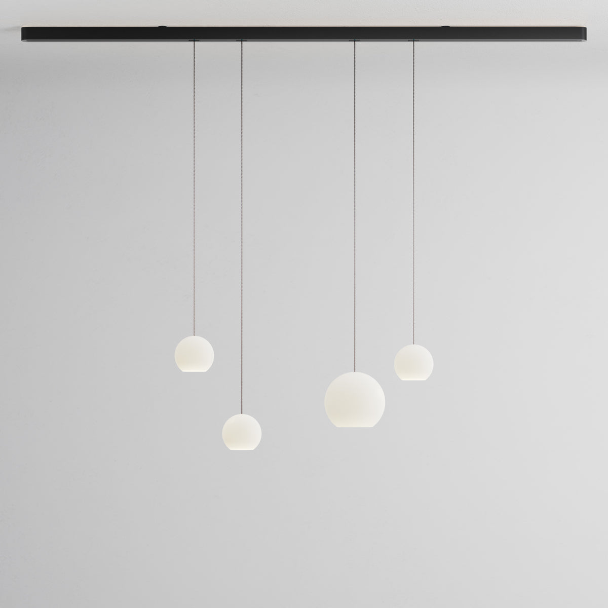 Komot, Pendelleuchte KOS Quattro 200cm, Schwarz-Edelstahl, Produktbild gemischte Gläser