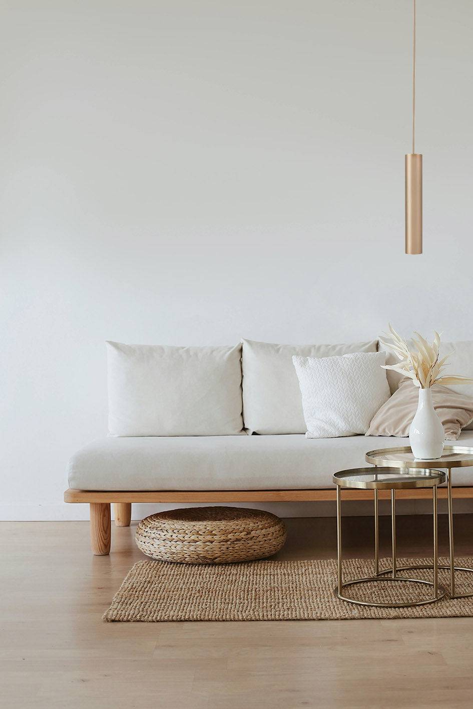 Minimalistische Pendelleuchte im Wohnraum