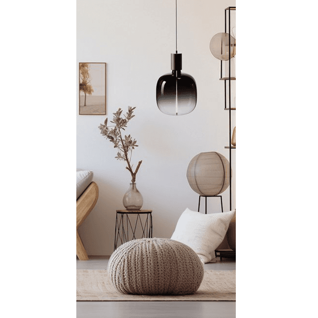 Moderne Pendelleuchte im Wohnraum mit Retro Leuchtmittel F1