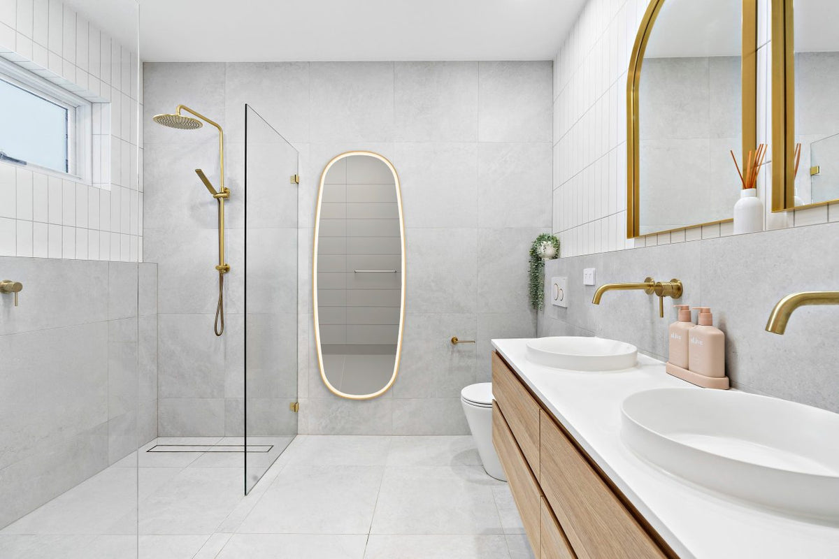 Mirrors&More, Spiegel Diana Oval, Gold Raumbild, stilvolle Raumbeleuchtung