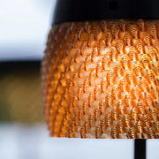 Nahaufnahme der orangefarbenen Solarleuchte