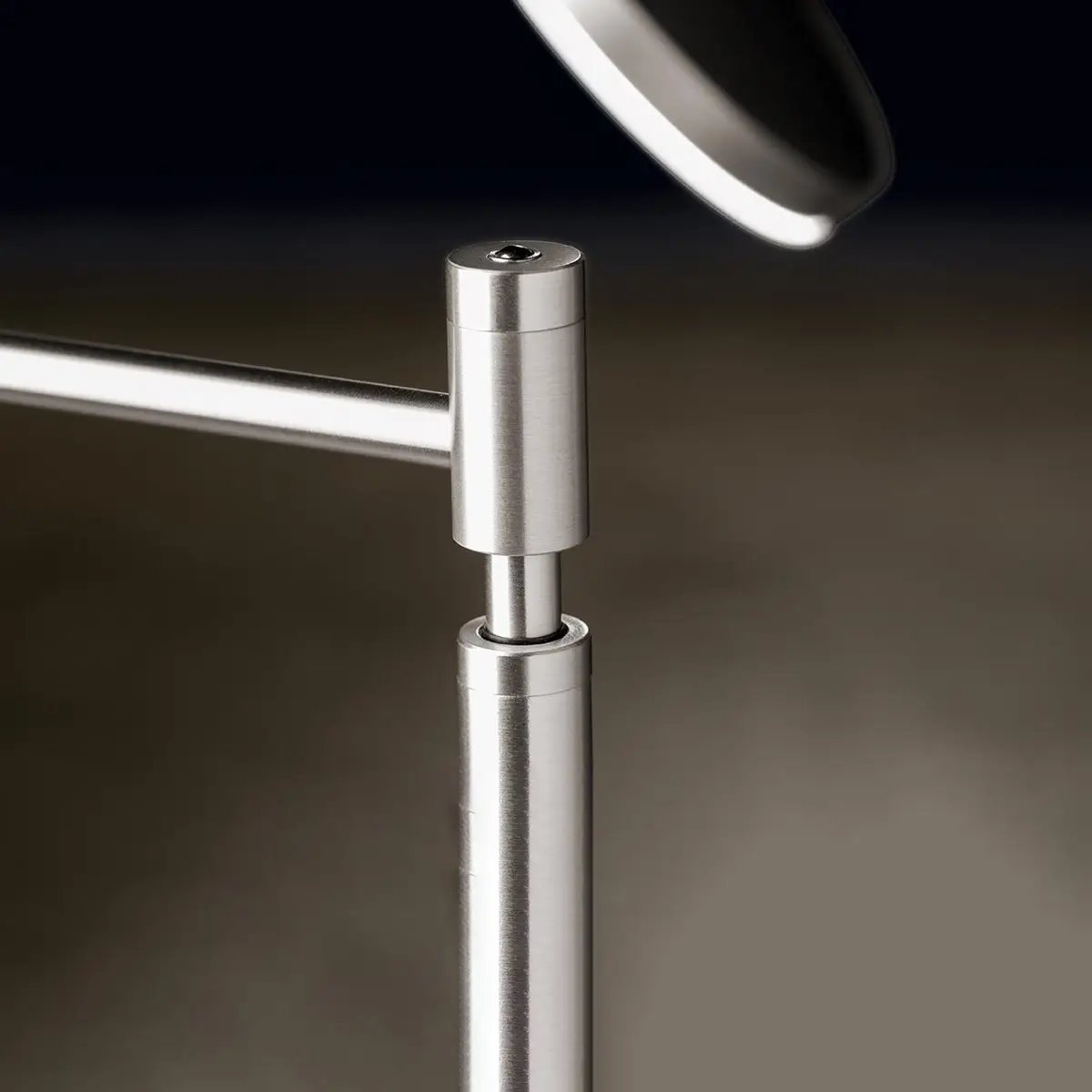 Holtkötter, Tischleuchte Plano T, Detail, moderne Lichtlösung