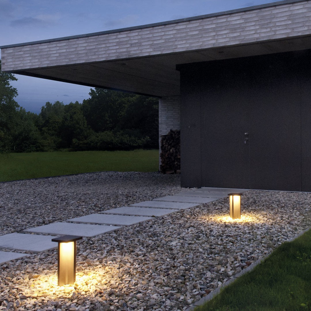 IP44.de Pollerleuchte como, moderne Anwendung im Garten