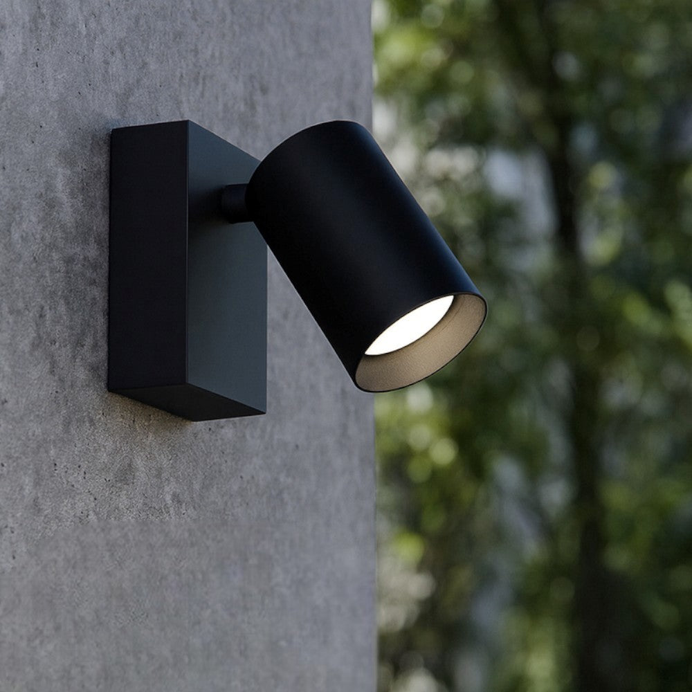 Gea Luce, Wandleuchte Nero CCT, Raumbild, stilvolle Wandbeleuchtung