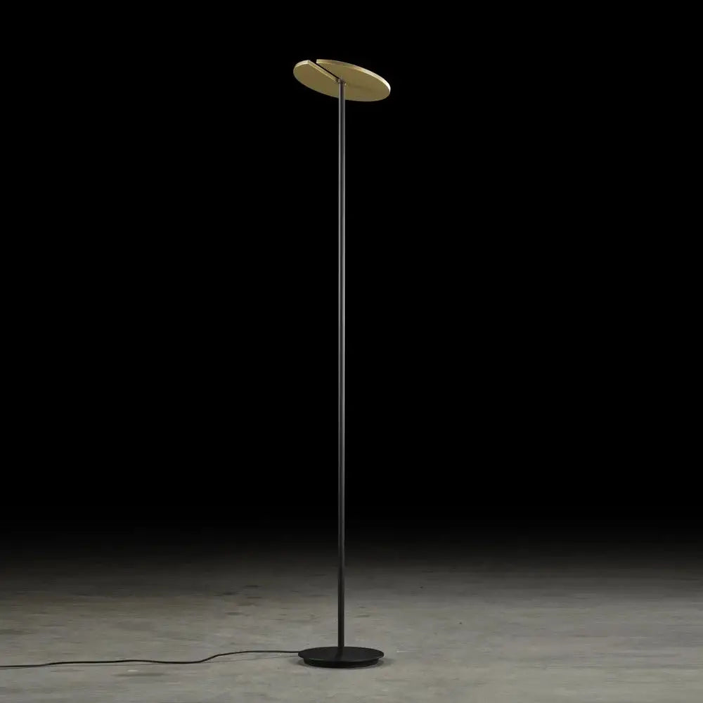 Holtkötter, Deckenfluter Naxos, Schwarz-Messing, stilvolle Lichtlösung