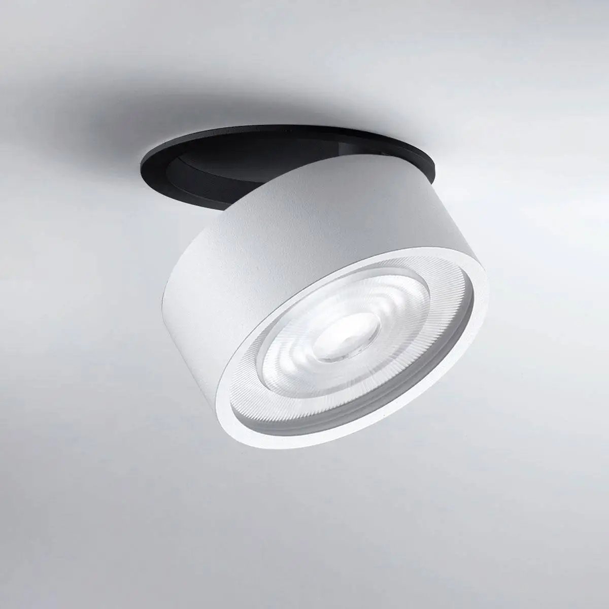 LUX-IT, Halbeinbaustrahler Swing In 15,5W, Raumbild, flexible Lichtlösung
