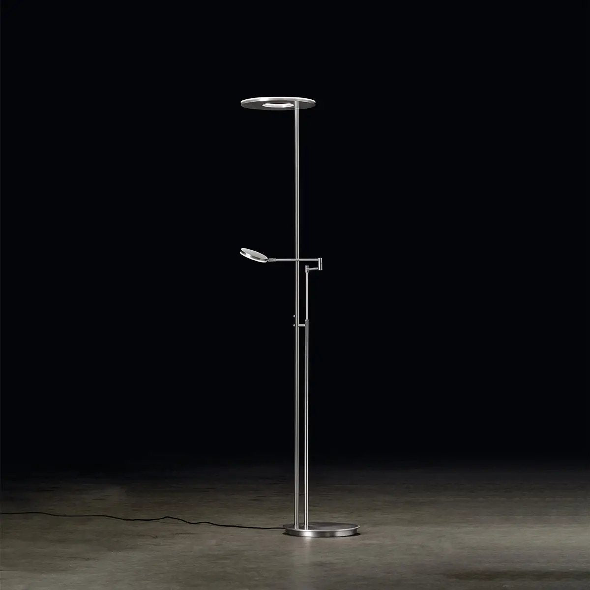 Holtkötter, Deckenfluter Nova Plano, Raumbild, flexible Raumbeleuchtung