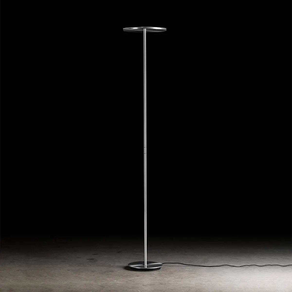 Holtkötter, Deckenfluter Plano, Raumbild, hochwertige Lichtplanung