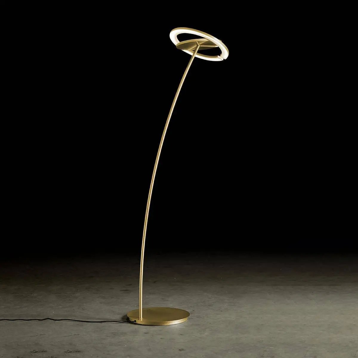 Holtkötter, Deckenfluter Supernova DW, Raumbild, flexible Lichtlösung