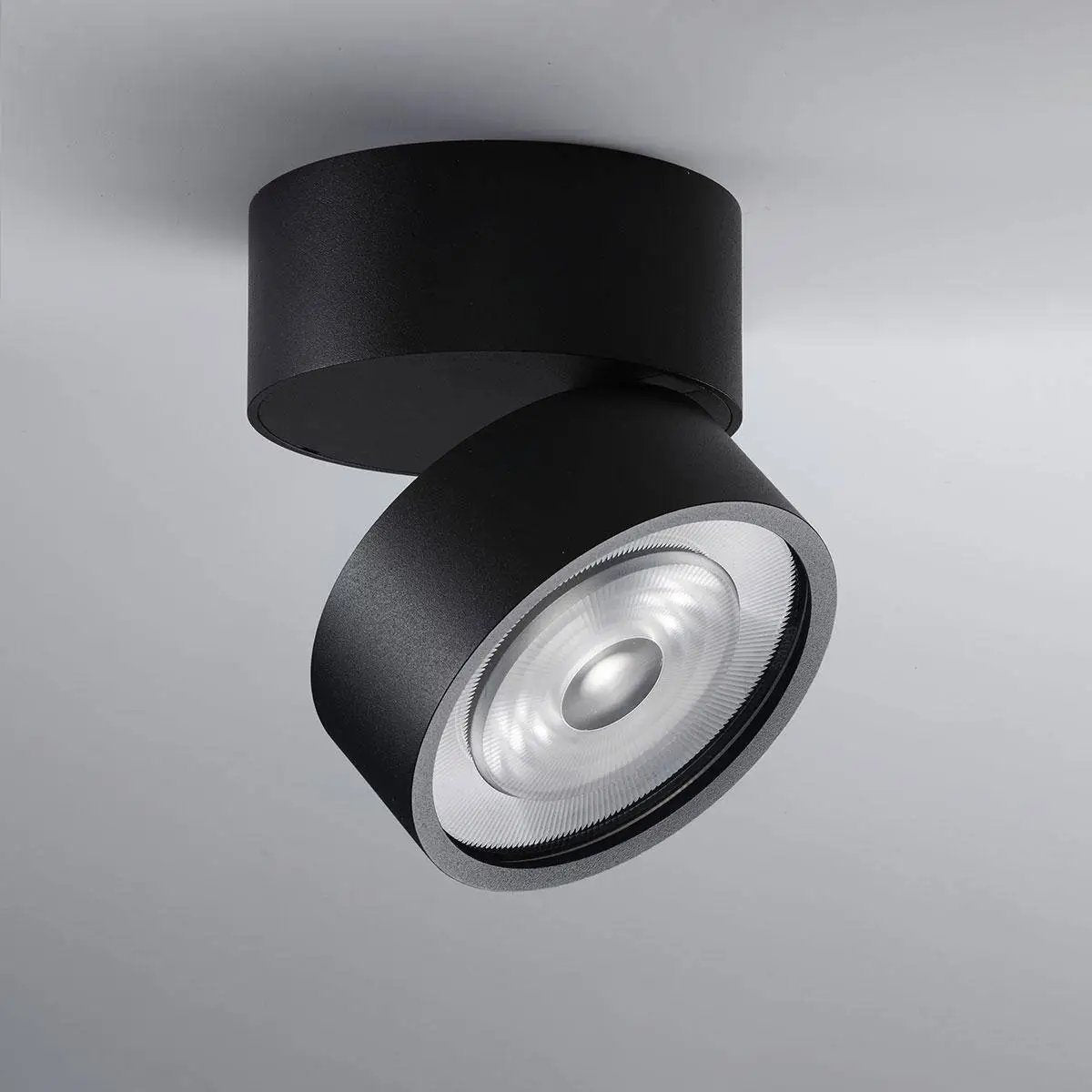 LUX-IT, Aufbaustrahler Swing Out 15,5W, Raumbild, moderne Akzentbeleuchtung