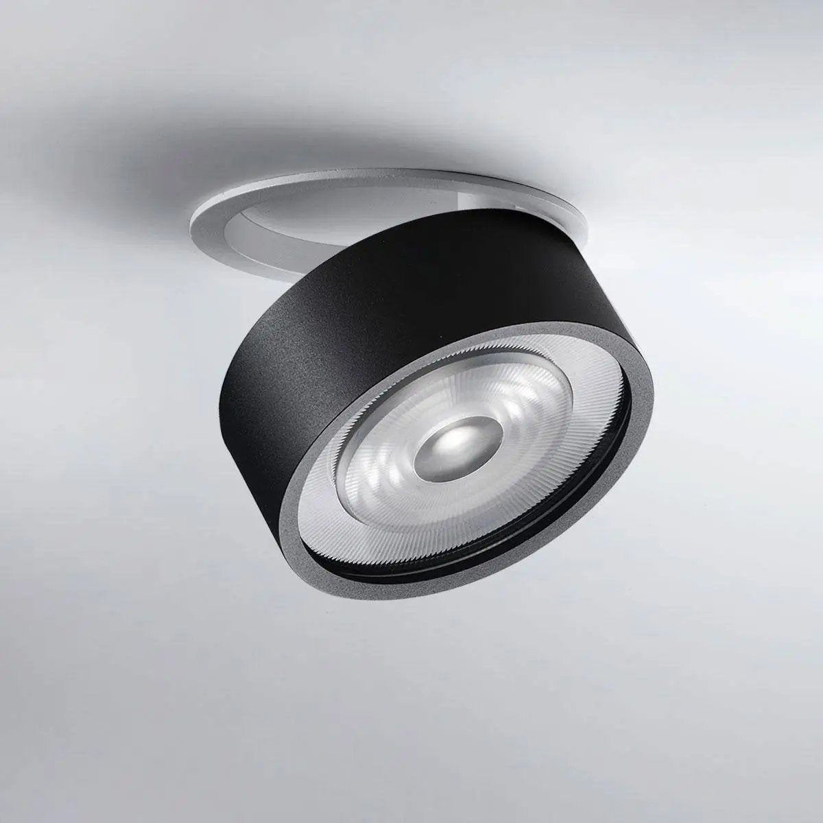 LUX-IT, Halbeinbaustrahler Swing In 15,5W, Raumbild, moderne Wohnraumbeleuchtung