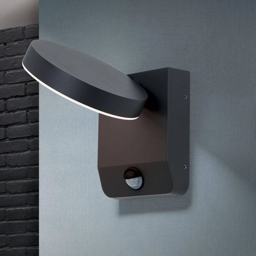 LED-Außenleuchte Hendryk mit Bewegungsmelder