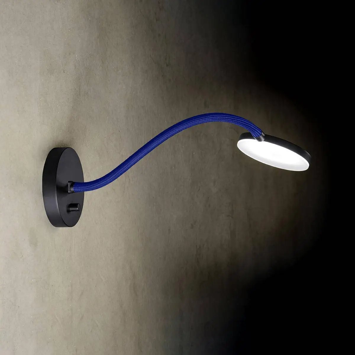 Holtkötter, Wandleuchte Flex W, Schwarz Blau, stilvolle Leselampe